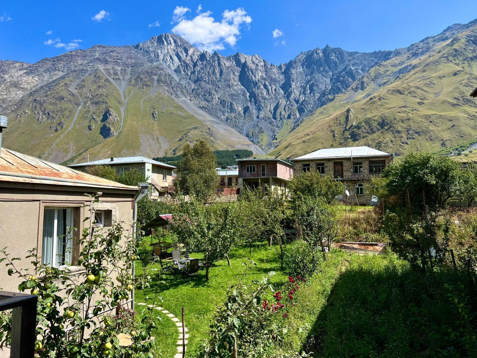 Kazbegi Green Yard Exterior photo